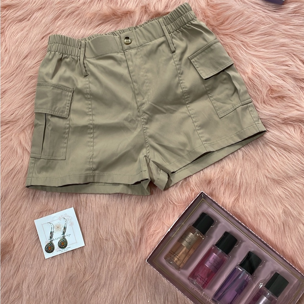 Tan Cargo Shorts with Relaxed Fit and Utility Style